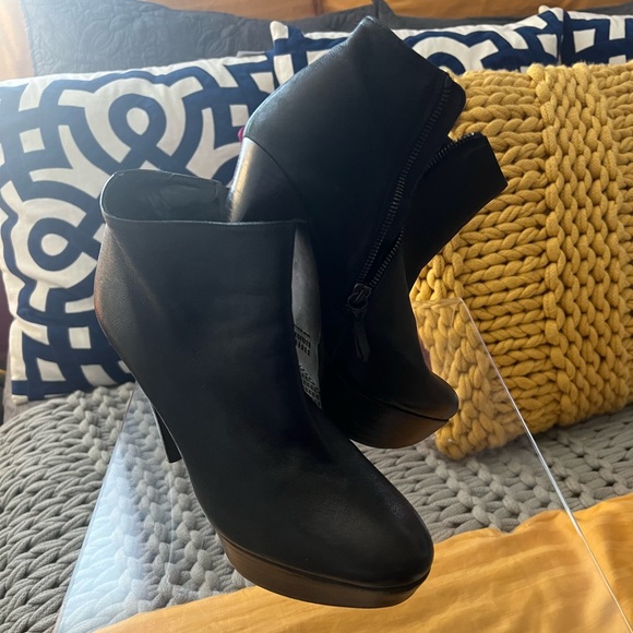 Stuart Weitzman Shoe Booties - Picture 3 of 8